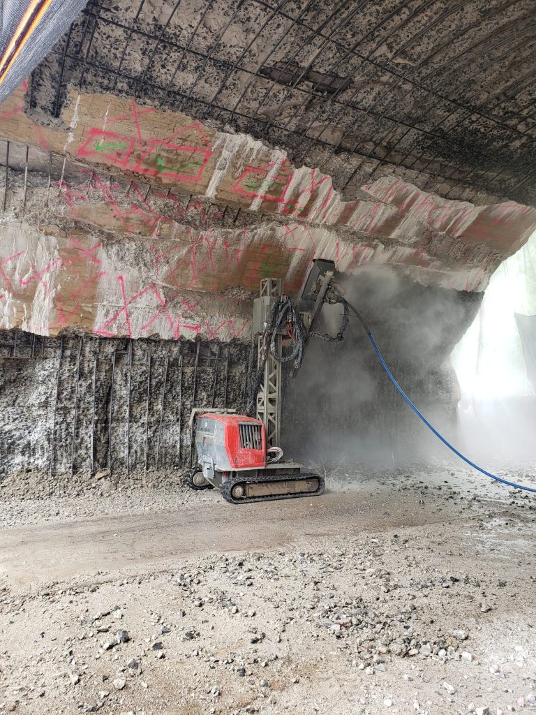 710V robot performing hydrodemolition on the tunnel walls.
