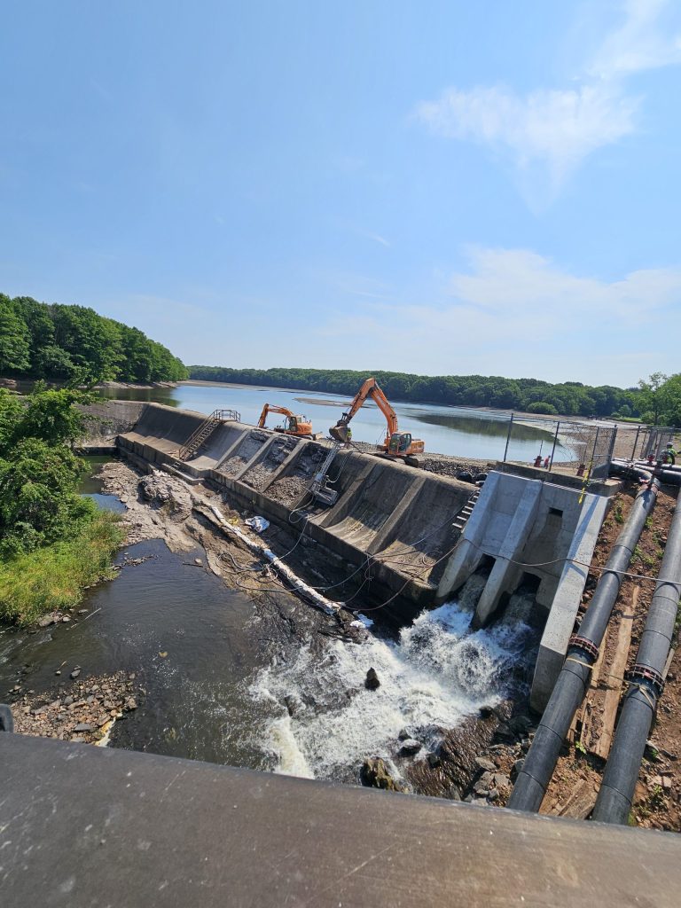 Hydrodemolition of the dam face.
